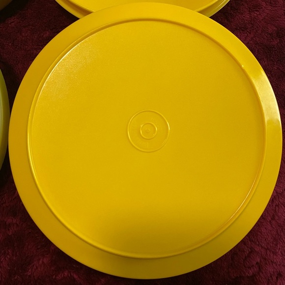 Two vintage Tupperware seal bowls
Yellow and Green - Picture 4 of 9